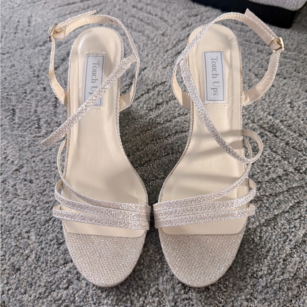 Touch Ups Women's Glitter Wedge Sandals - light gold